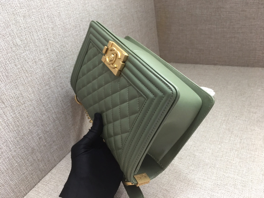 Lambskin Medium Boy Handbag Flap Bag A67086 Green